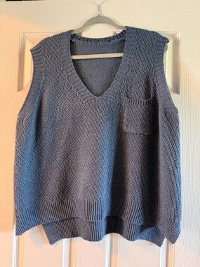 Sleeveless V-Neck Knit Sweater Vest in Navy